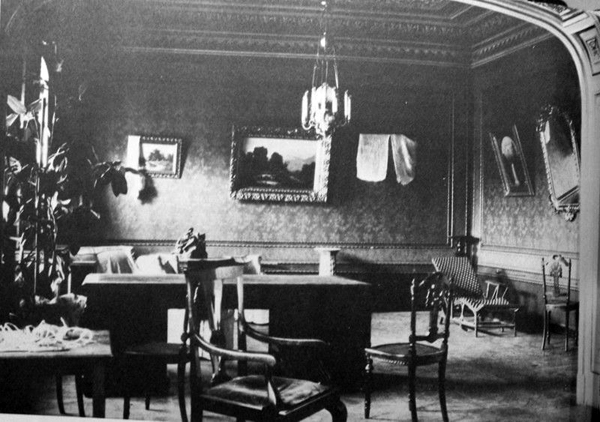 16. Парадный зал дома Ипатьева. 1919.jpg